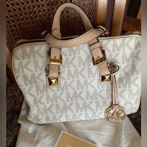 Michael Kors 🎶 white monogram, classic Grayson satchel
